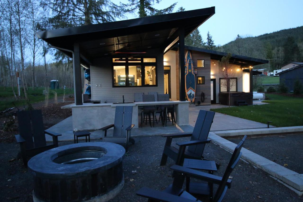 Luxe Lake Cabin Hot Tub Grill Firepit Ev Charger Onalaska Exterior photo